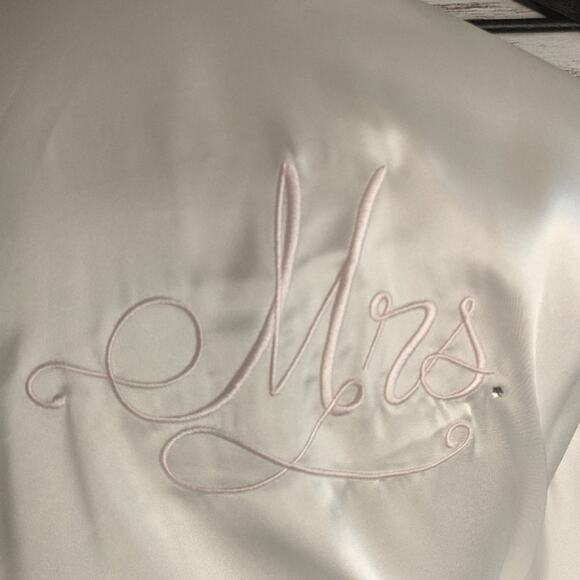 Linea Donatella Bride Satin Robe sz Medium - Picture 2 of 3